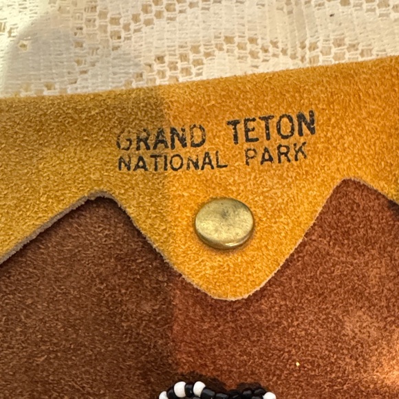 Vintage Leather Pouch with Beaded Design and Fringe - Picture 2 of 8